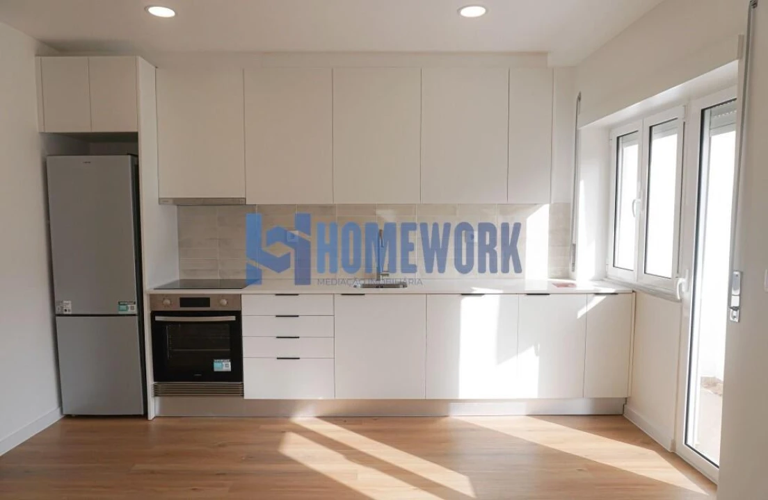 Apartamento T1 para Venda em Barreiro e Lavradio Foto 3