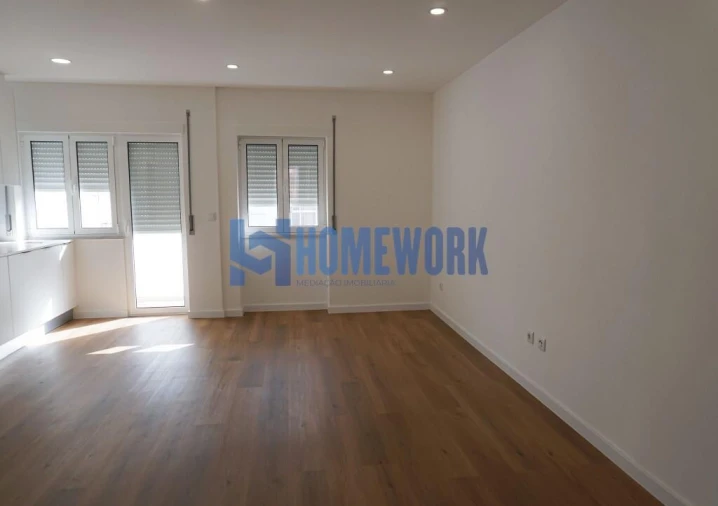 Apartamento T1 para Venda em Barreiro e Lavradio Foto 6