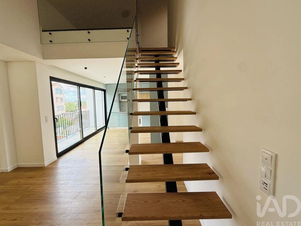 Apartamento T3 para Venda em Alcabideche Foto 3