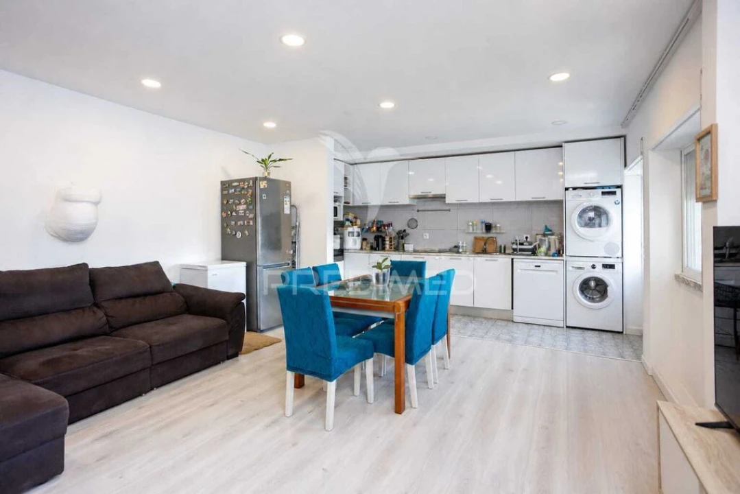 Apartamento T2 para Venda em Laranjeiro e Feijó Foto 1