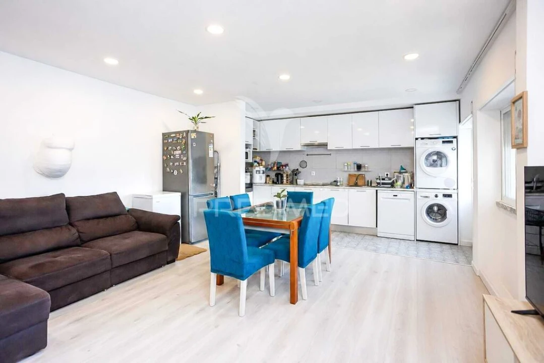 Apartamento T2 para Venda em Laranjeiro e Feijó Foto 1