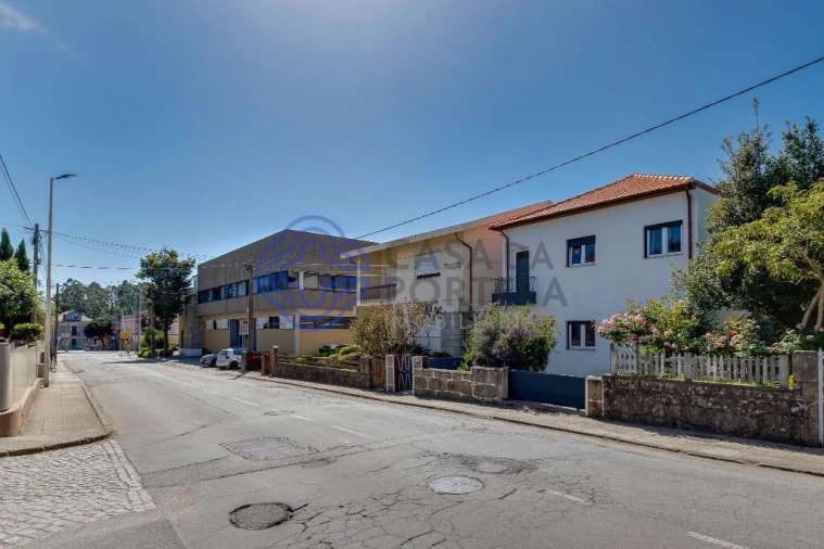 Moradia T3 para Venda em Aveleda Foto 3
