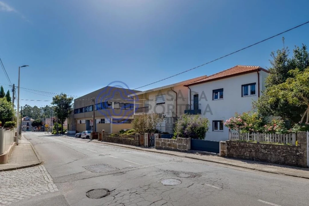 Moradia T3 para Venda em Aveleda Foto 3