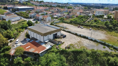 Armazém para Venda em Ermesinde