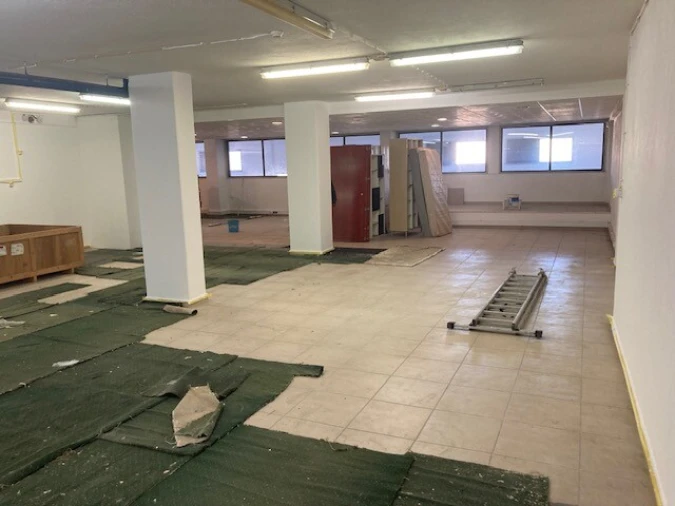Armazém para Arrendamento em Carnaxide e Queijas Foto 2