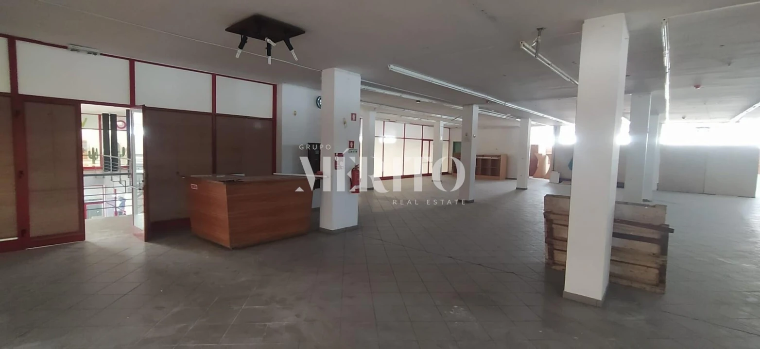 Loja para Venda em Vilarinho das Cambas Foto 3