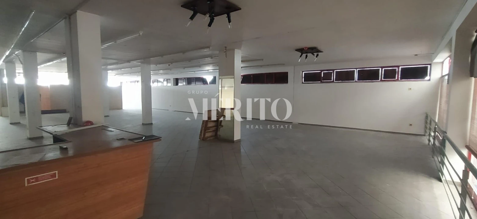 Loja para Venda em Vilarinho das Cambas Foto 4