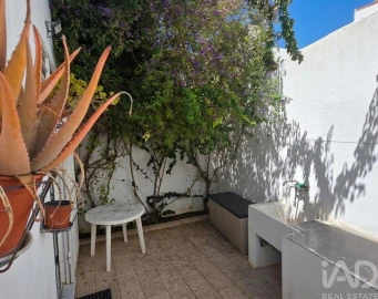 Moradia T3 para Venda em Faro (Sé e São Pedro)