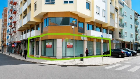 Loja para Arrendamento em União das Freguesias de Setúbal