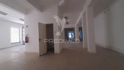 Loja para Arrendamento em Azeitão (São Lourenço e São Simão)