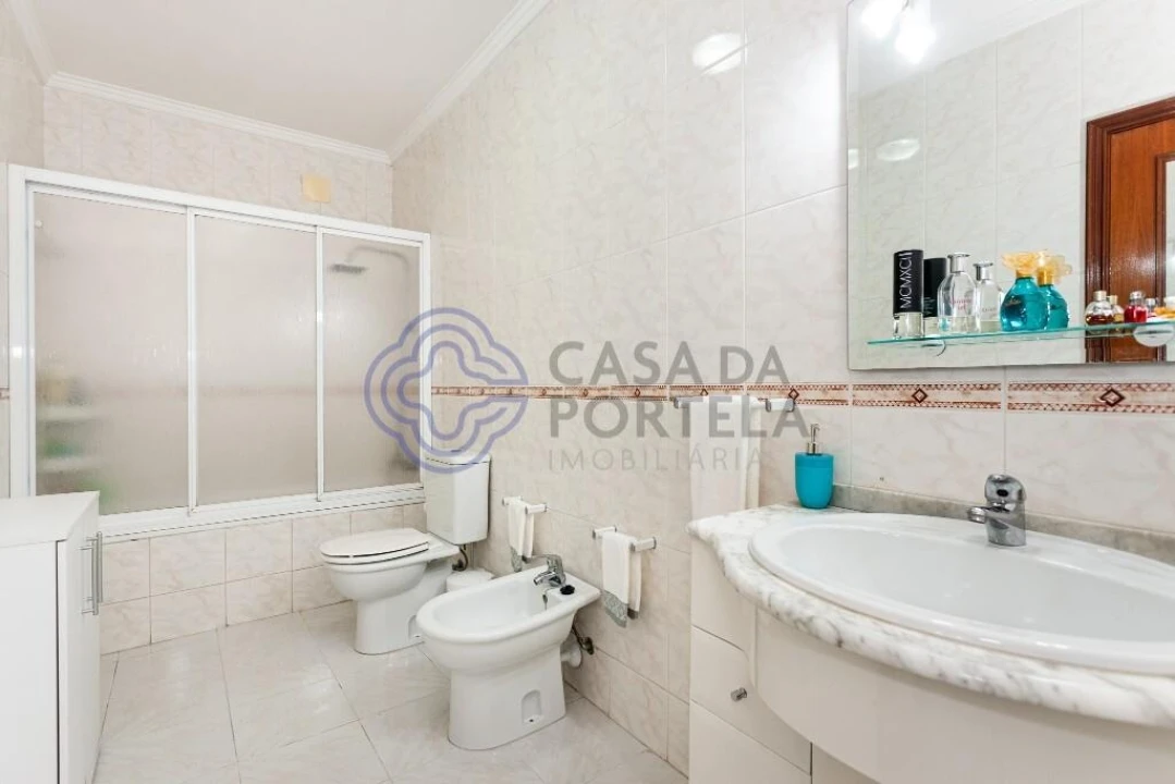 Apartamento T3 para Arrendamento em Oliveira do Douro Foto 22