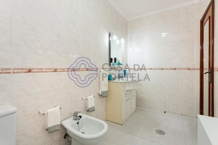 Apartamento T3 para Arrendamento em Oliveira do Douro Foto 23