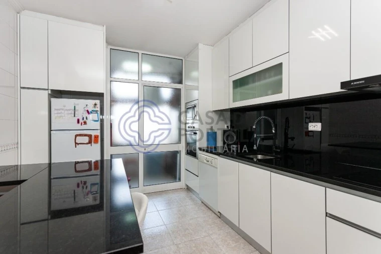 Apartamento T3 para Arrendamento em Oliveira do Douro Foto 10