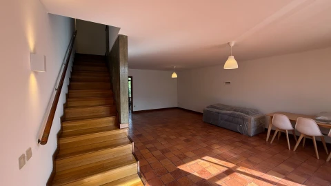 Moradia T4 para Arrendamento em Creixomil