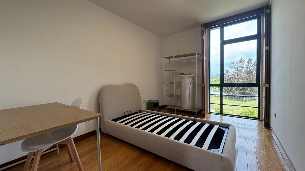 Moradia T4 para Arrendamento em Creixomil Foto 17