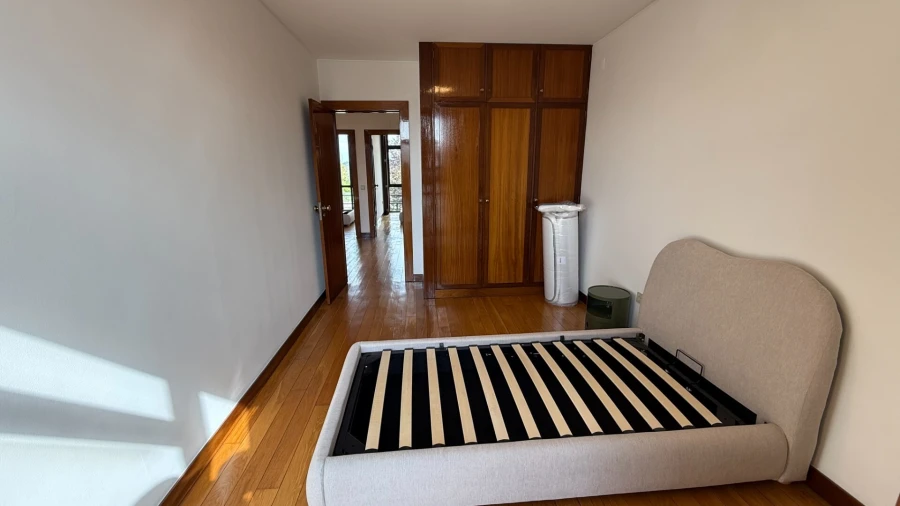 Moradia T4 para Arrendamento em Creixomil Foto 12