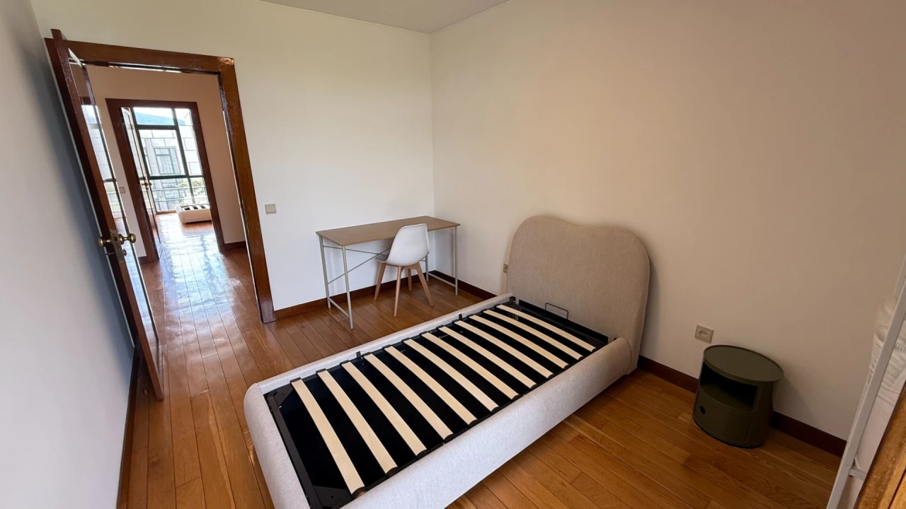 Moradia T4 para Arrendamento em Creixomil Foto 18