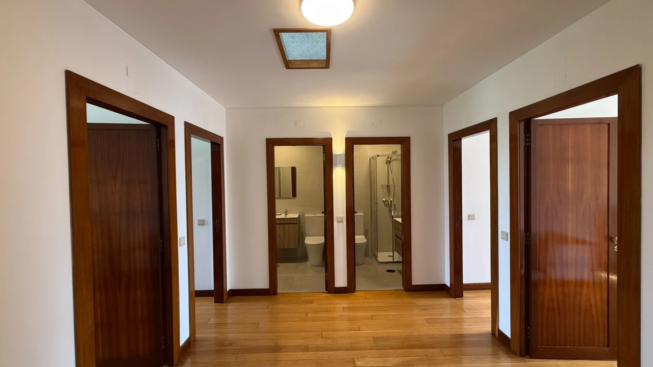 Moradia T4 para Arrendamento em Creixomil Foto 11