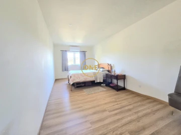 Moradia T2 para Venda em Santa Barbara de Nexe