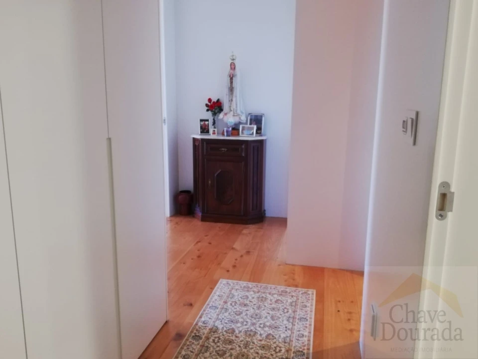 Apartamento T3 para Venda em Santo Antonio dos Olivais Foto 27