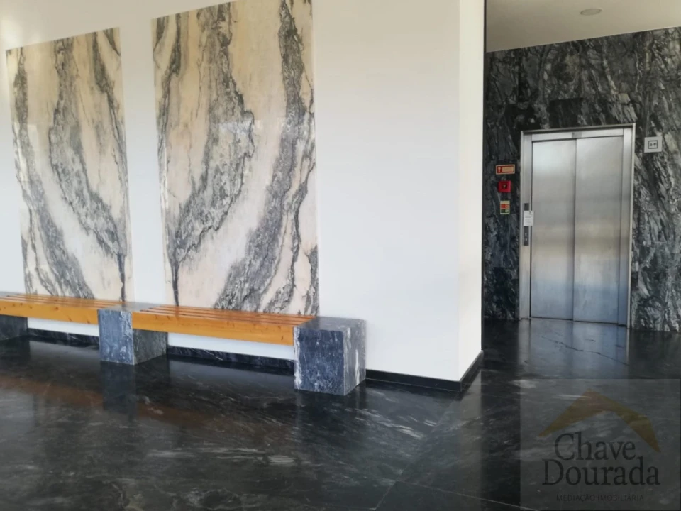 Apartamento T3 para Venda em Santo Antonio dos Olivais Foto 34