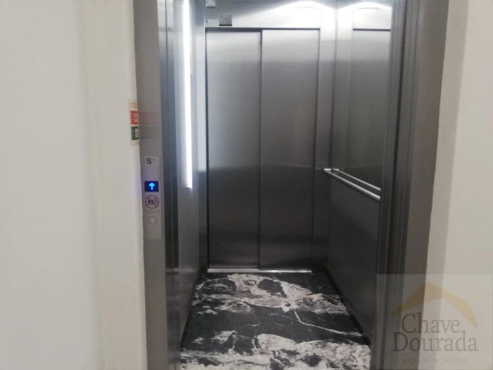 Apartamento T3 para Venda em Santo Antonio dos Olivais Foto 35