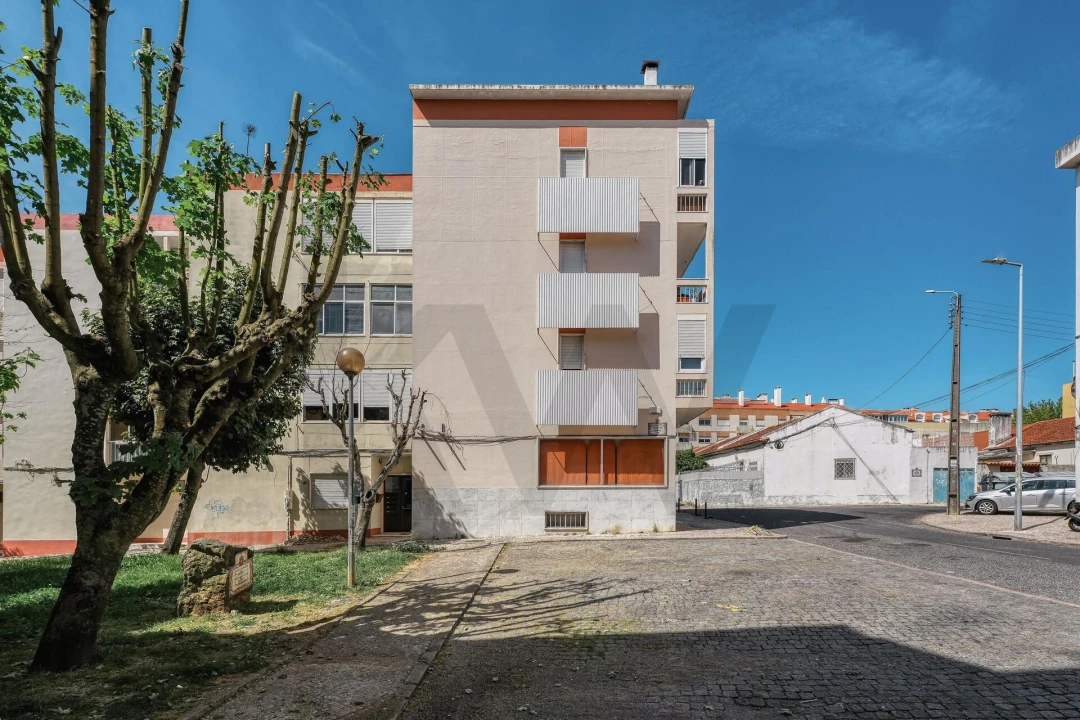 Apartamento T3 para Venda em Agualva e Mira-Sintra Foto 24