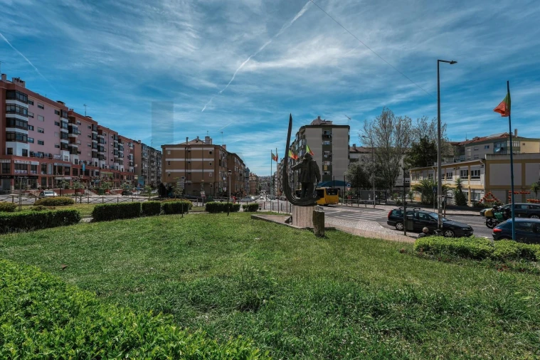 Apartamento T3 para Venda em Agualva e Mira-Sintra Foto 27