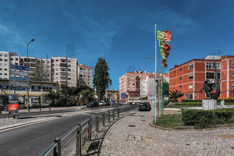 Apartamento T3 para Venda em Agualva e Mira-Sintra Foto 28