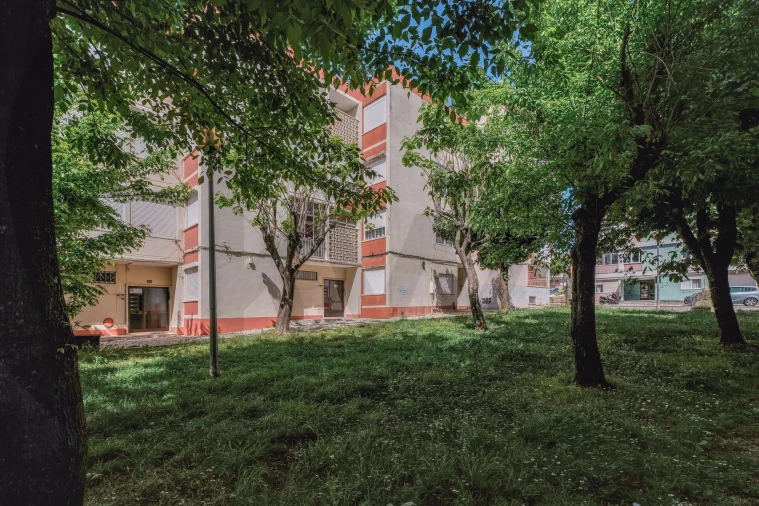 Apartamento T3 para Venda em Agualva e Mira-Sintra Foto 26