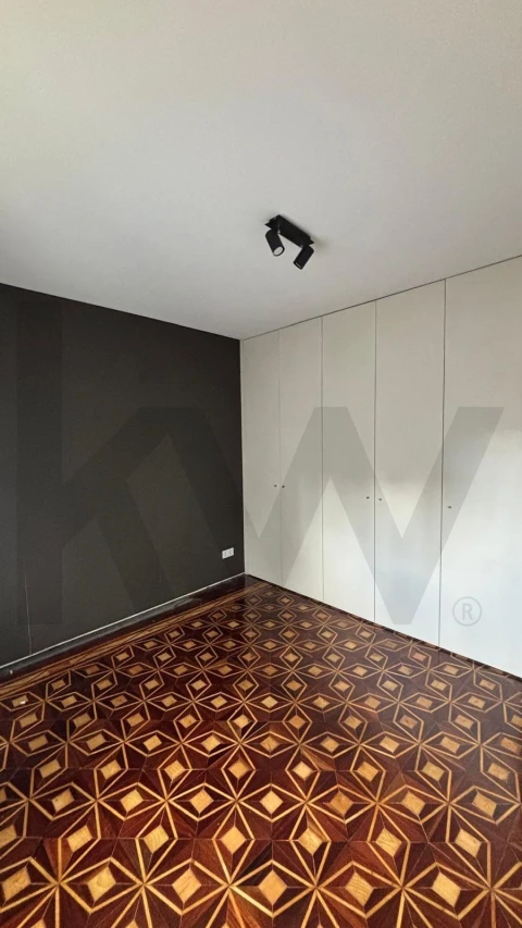 Apartamento T4 para Arrendamento em Avenidas Novas