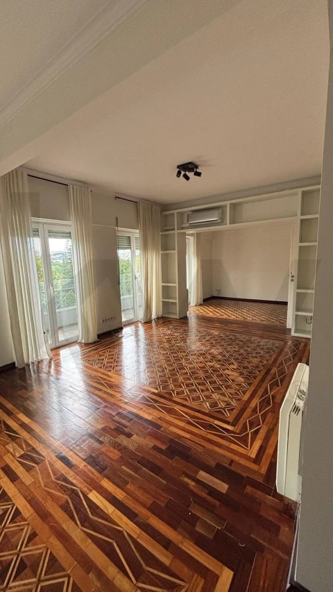 Apartamento T4 para Arrendamento em Avenidas Novas
