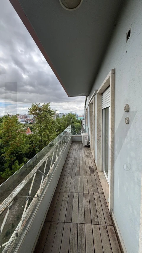 Apartamento T4 para Arrendamento em Avenidas Novas