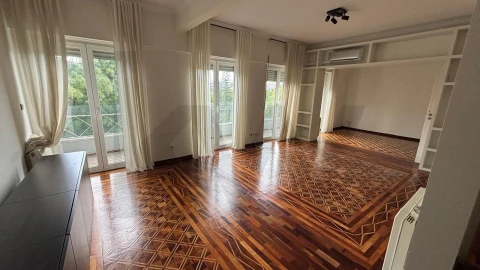 Apartamento T4 para Arrendamento em Avenidas Novas