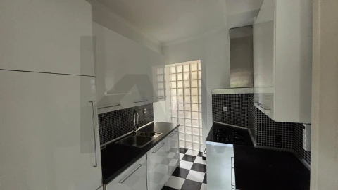 Apartamento T4 para Arrendamento em Avenidas Novas