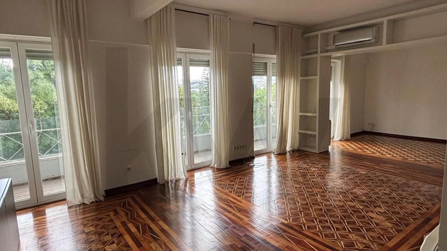 Apartamento T4 para Arrendamento em Avenidas Novas