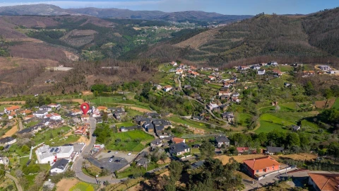 Moradia T5 para Venda em Canelas e Espiunca