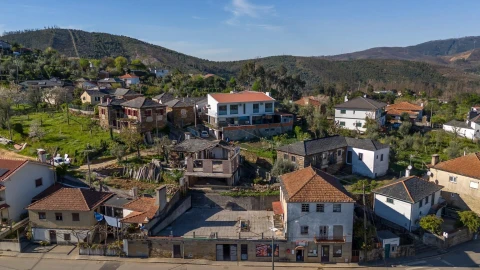 Moradia T5 para Venda em Canelas e Espiunca