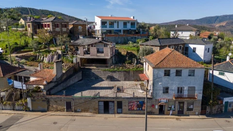 Moradia T5 para Venda em Canelas e Espiunca