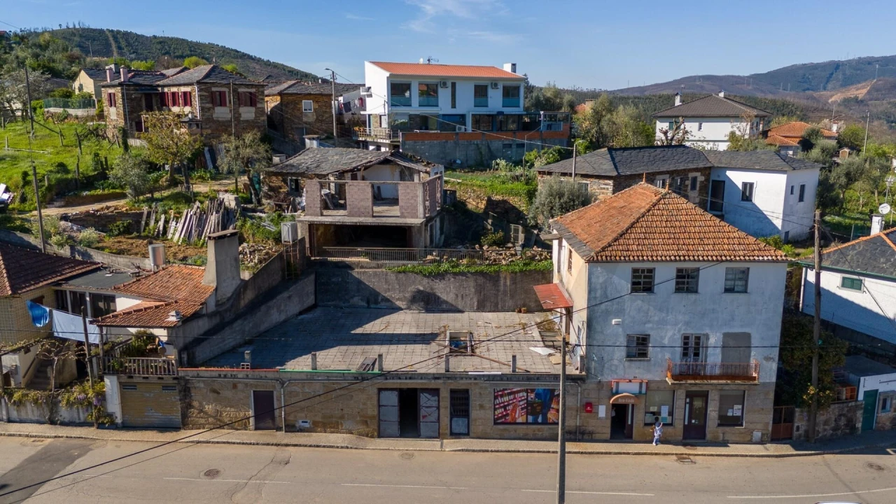 Moradia T5 para Venda em Canelas e Espiunca Foto 3