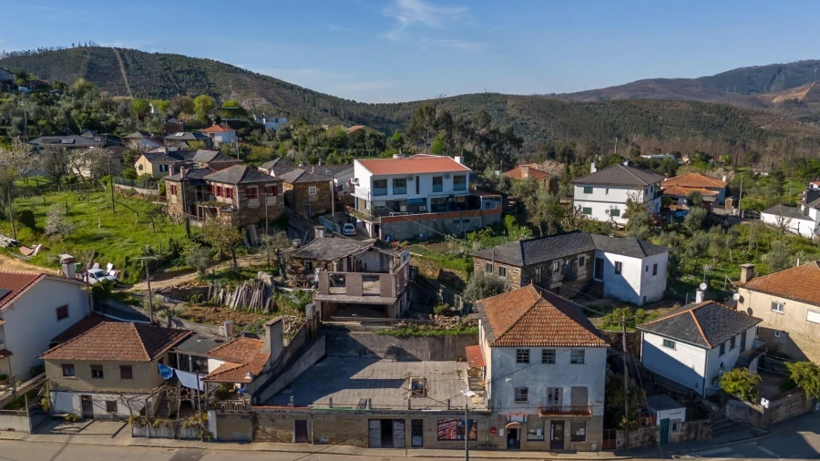 Moradia T5 para Venda em Canelas e Espiunca