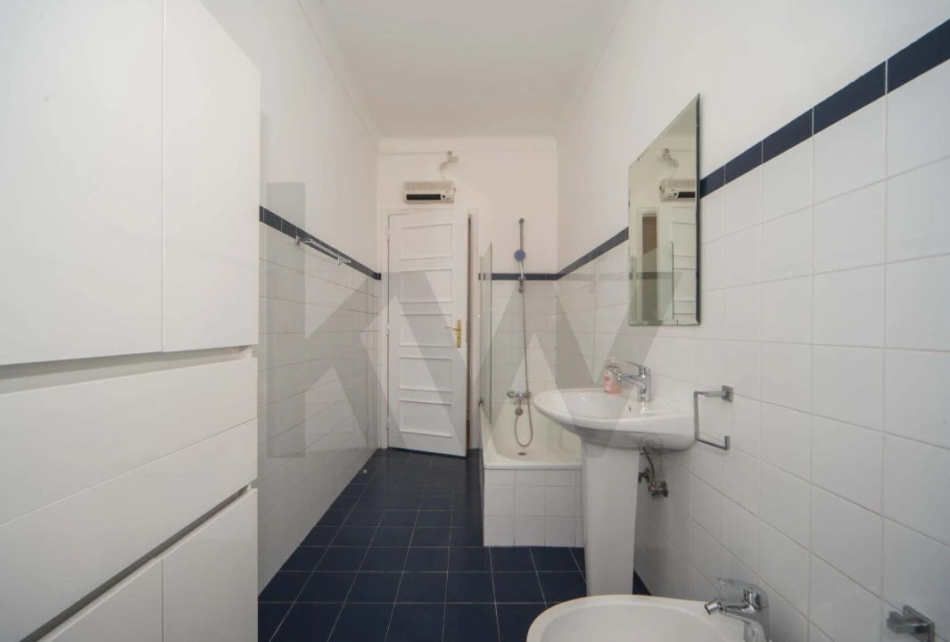 Apartamento T4 para Arrendamento em Alvalade Foto 2