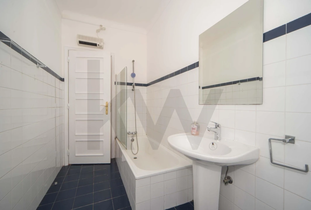Apartamento T4 para Arrendamento em Alvalade Foto 1