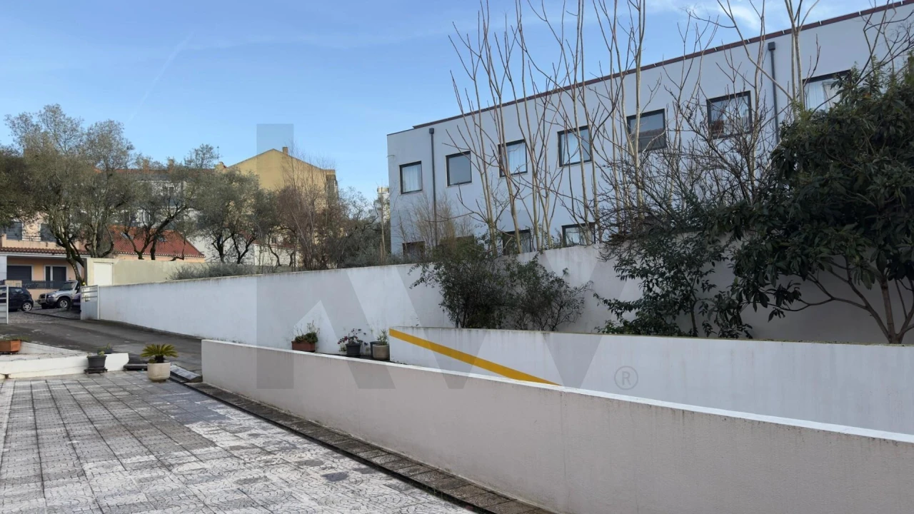 Apartamento T2 para Venda em Queluz e Belas Foto 6
