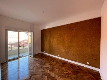 Apartamento T1 para Arrendamento em São Vicente