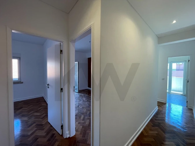 Apartamento T1 para Arrendamento em São Vicente Foto 3