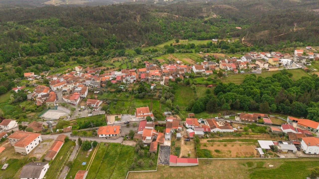 Moradia T3 para Venda em Secarias Foto 24