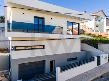 Moradia T5 para Venda em Odivelas