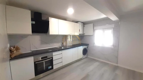 Apartamento T3 para Venda em Laranjeiro e Feijó