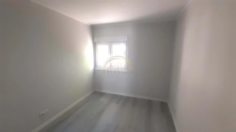Apartamento T3 para Venda em Laranjeiro e Feijó